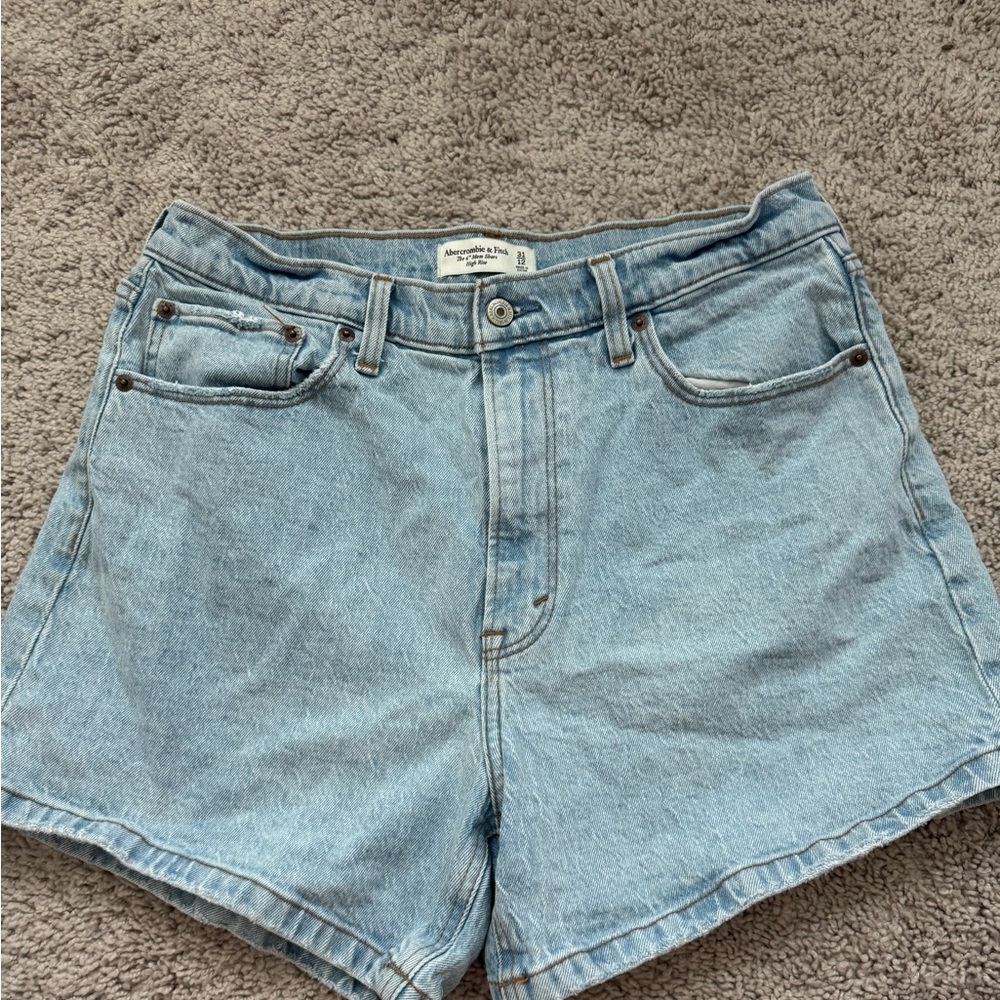Abercrombie & Fitch Light Wash High Rise 4” Mom Short